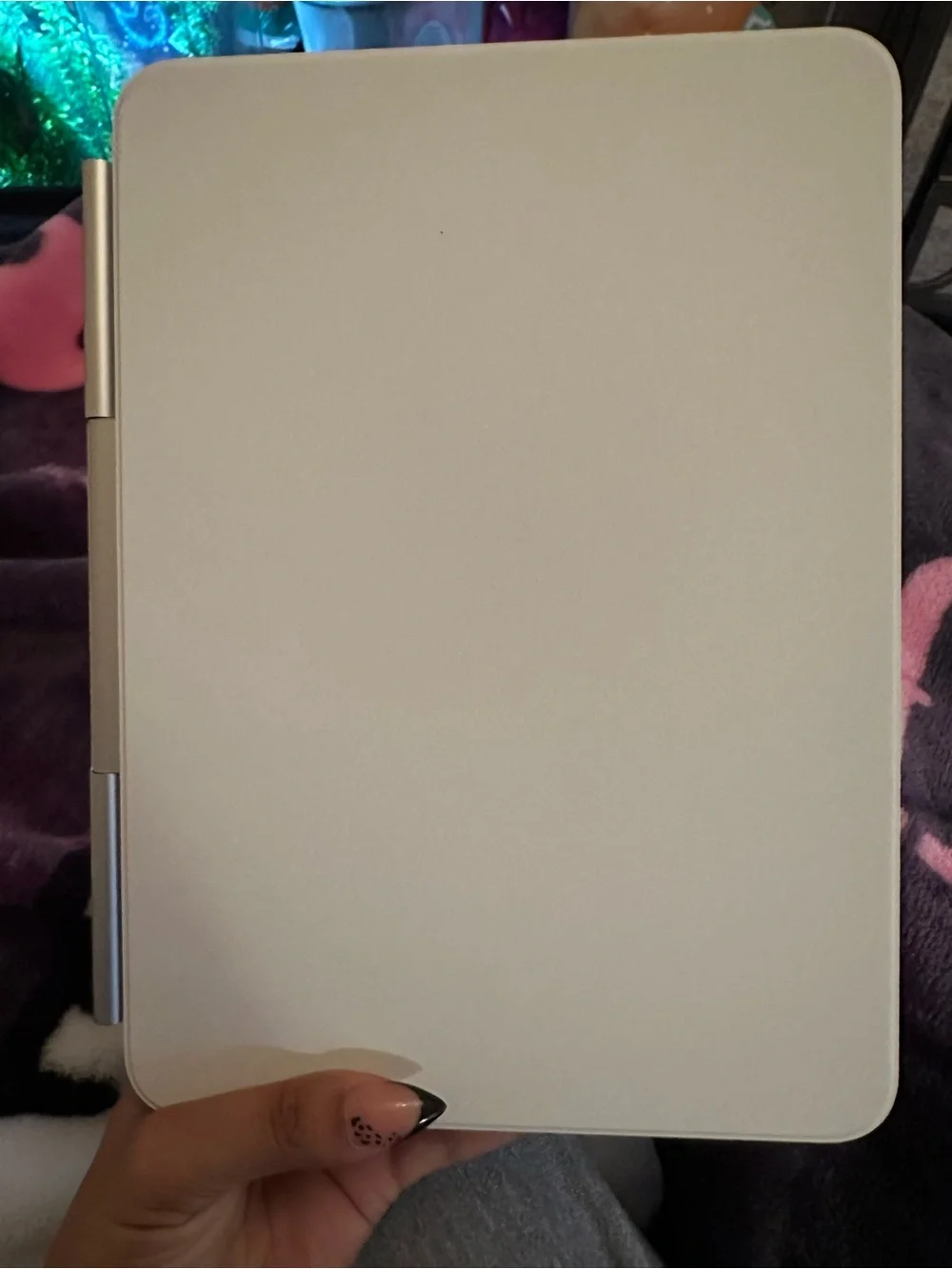 Apple ipad Magic Keyboard - White and Silver Packaging